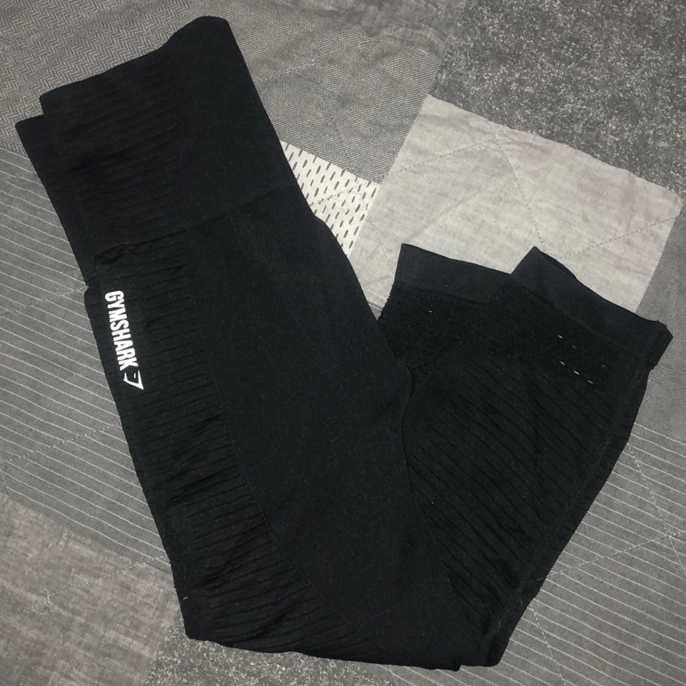 Black Gymshark Crop Leggings
